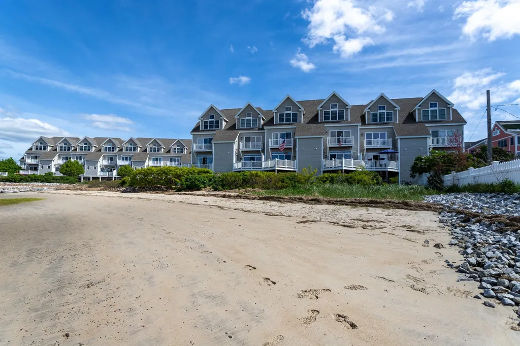24 Harbor Road Hampton NH 03842