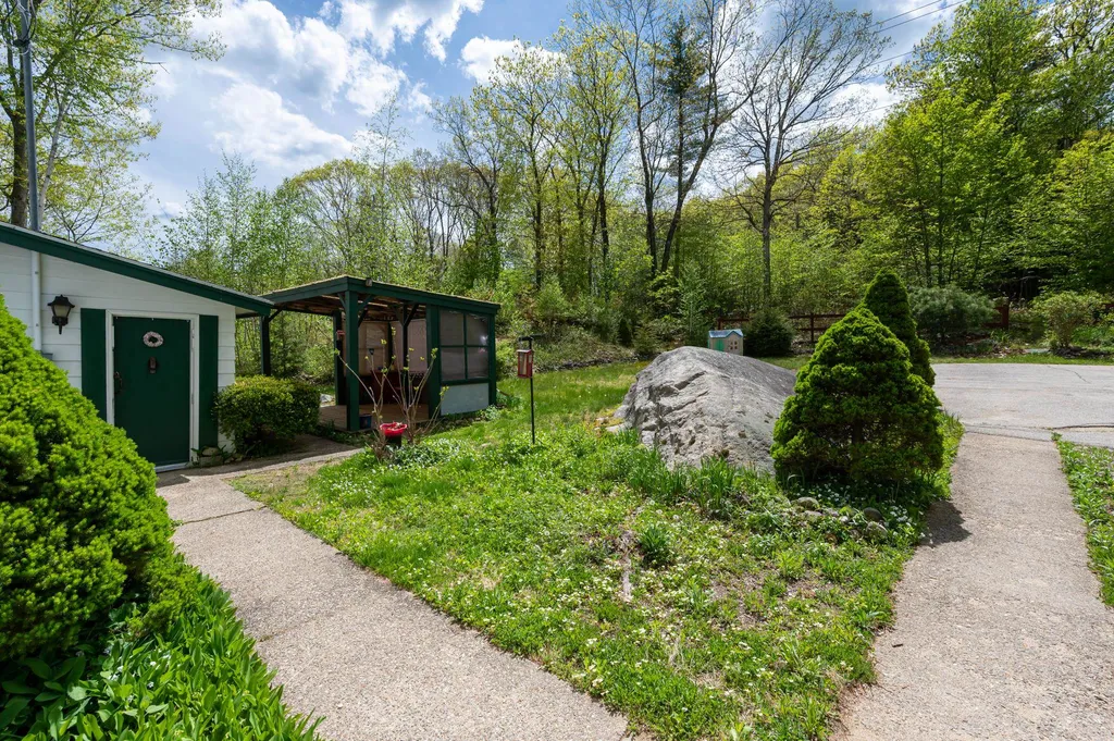 17 Whitten Road Milford NH 03055