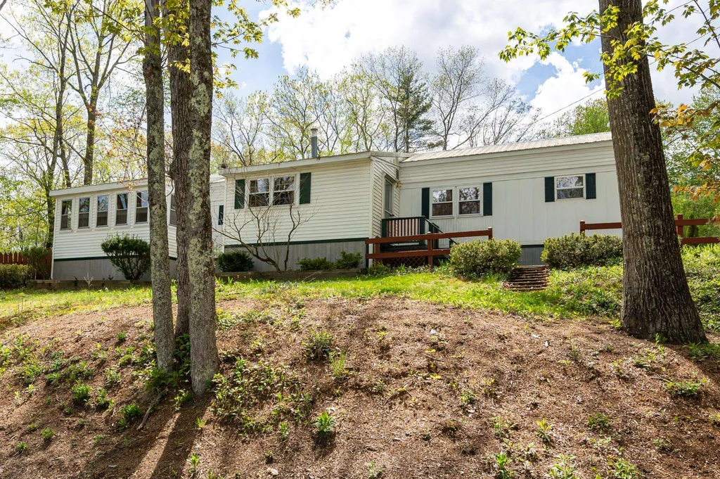 17 Whitten Road Milford NH 03055