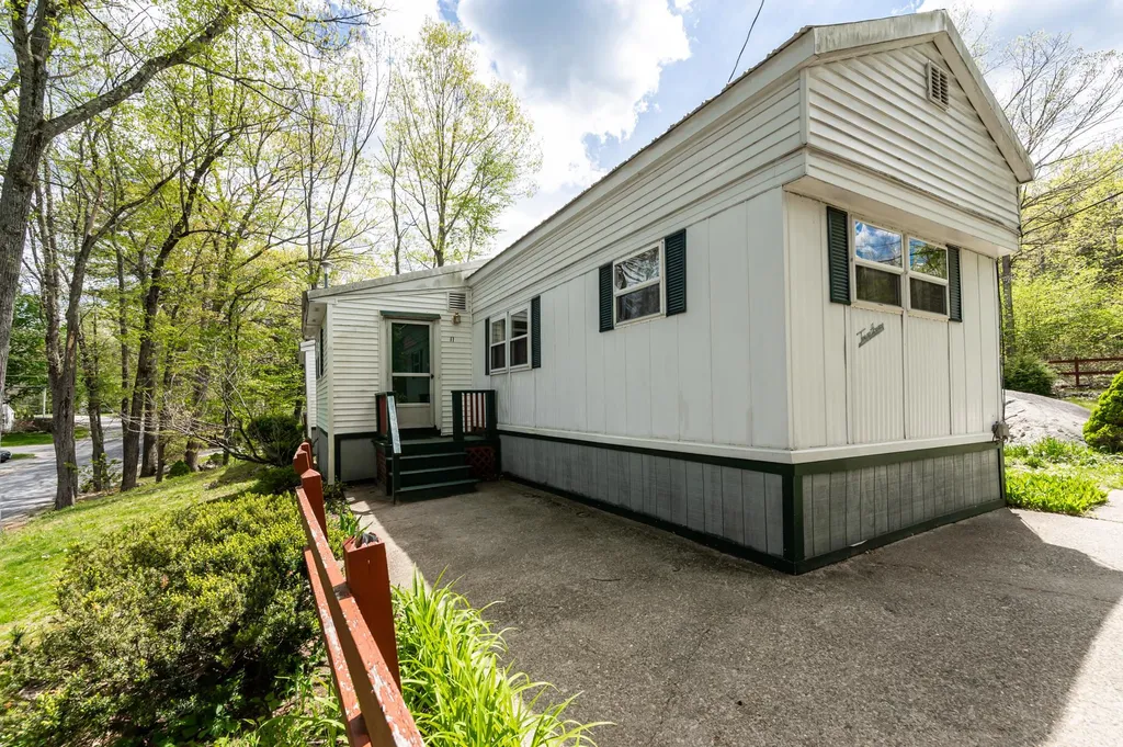 17 Whitten Road Milford NH 03055
