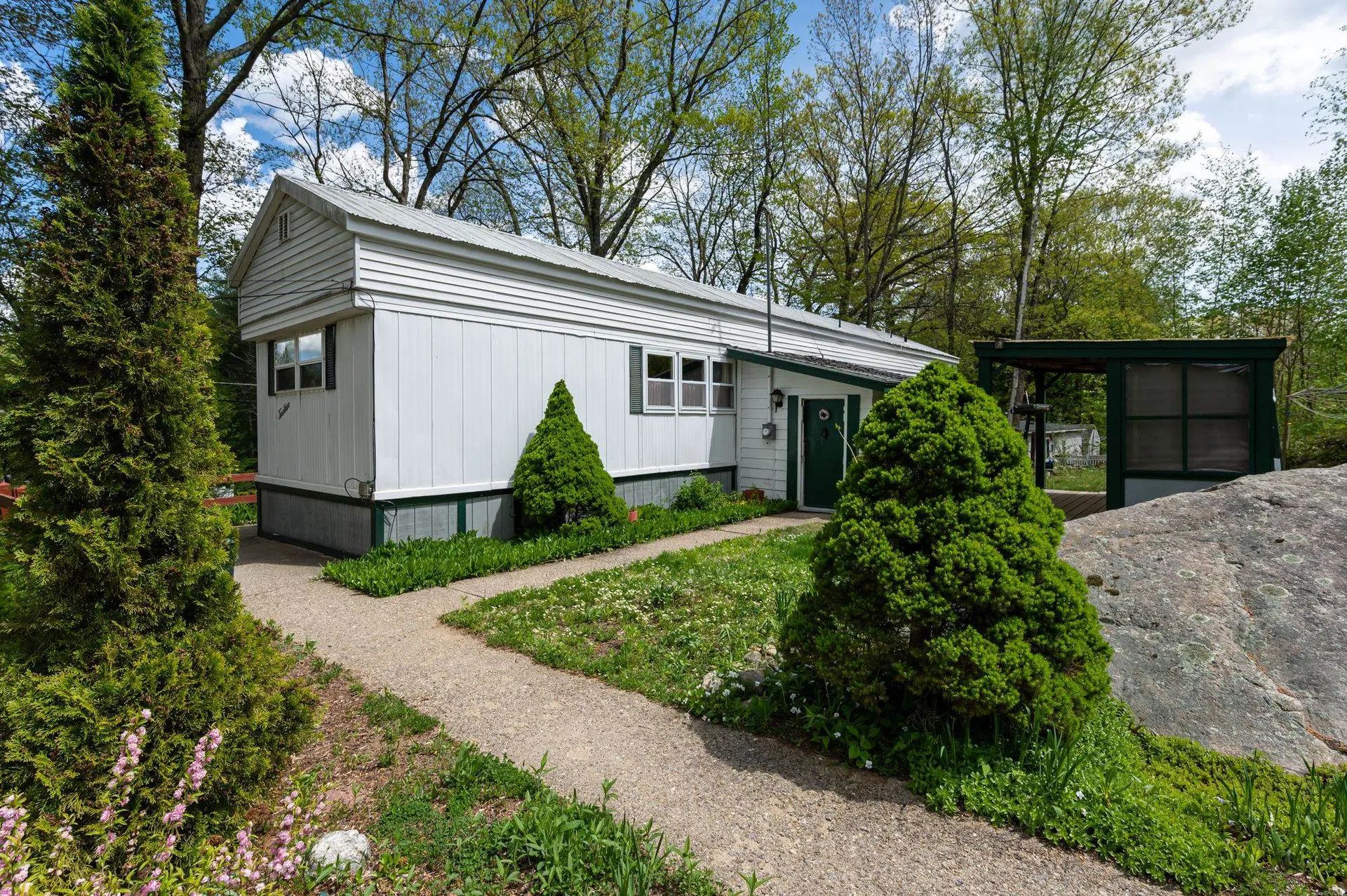 17 Whitten Road Milford NH 03055