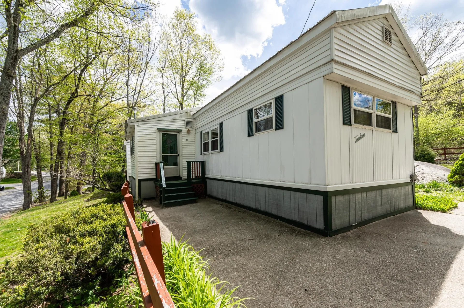 17 Whitten Road Milford NH 03055