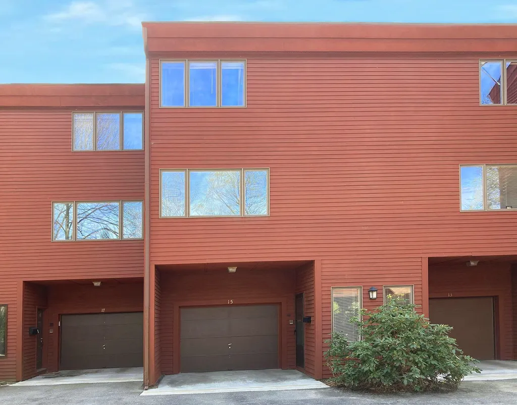 15 Robin Way Brattleboro VT 05301