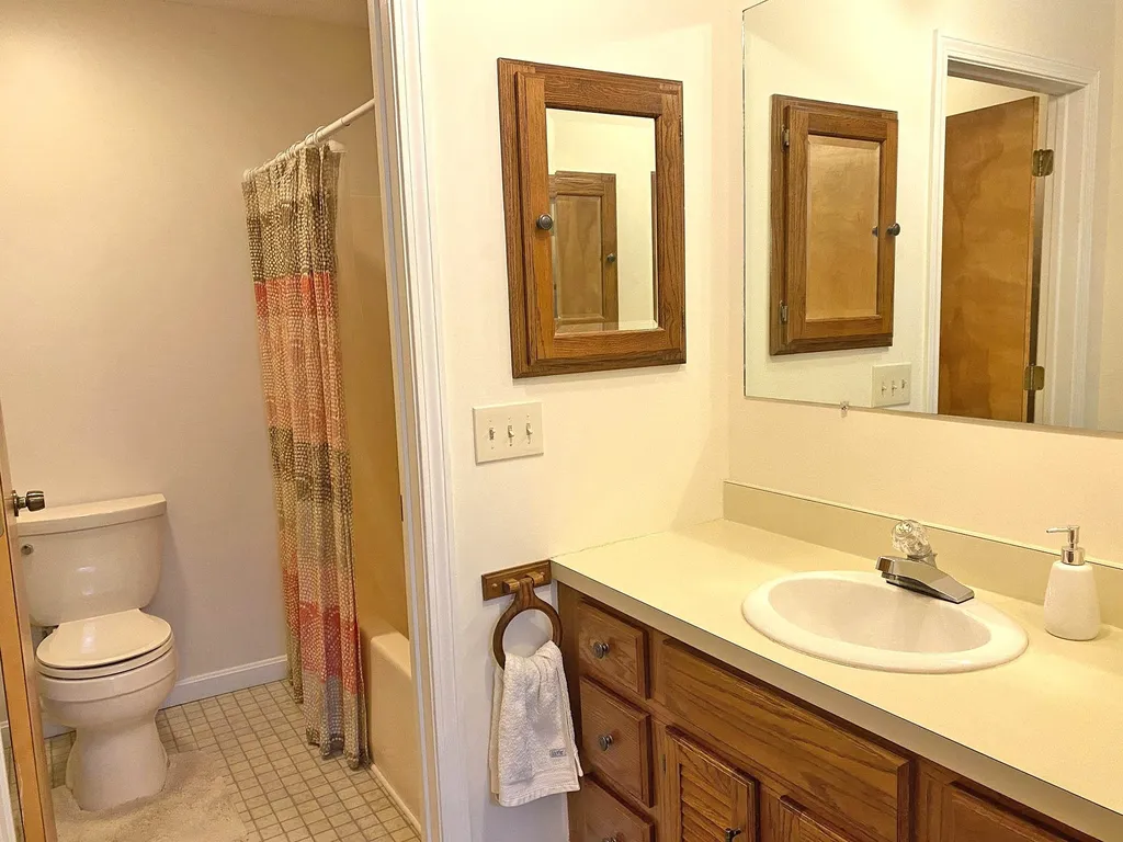15 Robin Way Brattleboro VT 05301