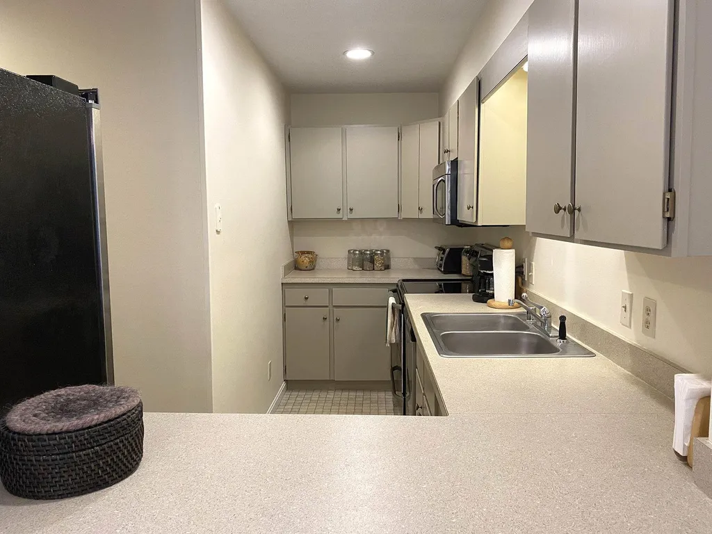 15 Robin Way Brattleboro VT 05301
