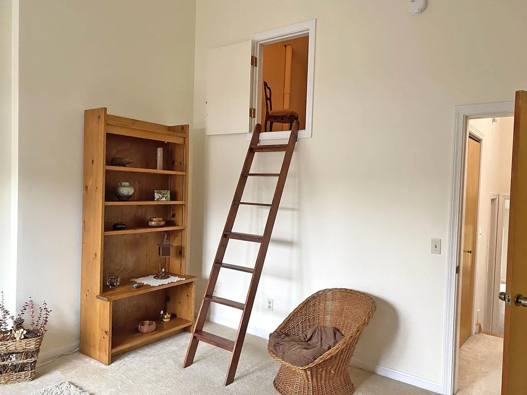 15 Robin Way Brattleboro VT 05301
