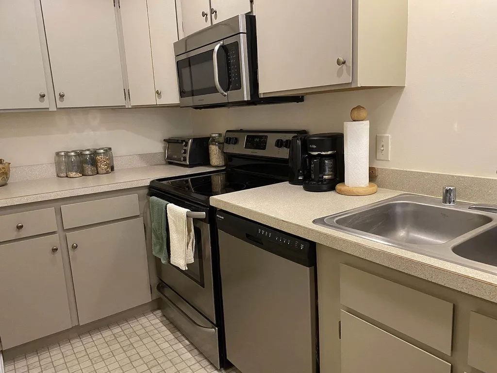 15 Robin Way Brattleboro VT 05301