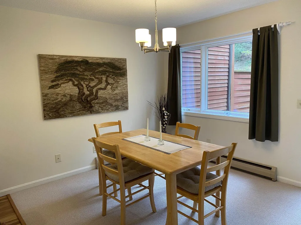 15 Robin Way Brattleboro VT 05301