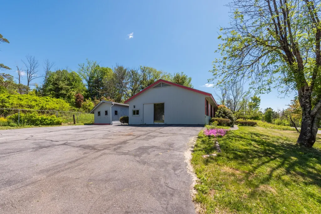 35 Hayes Road New London NH 03257
