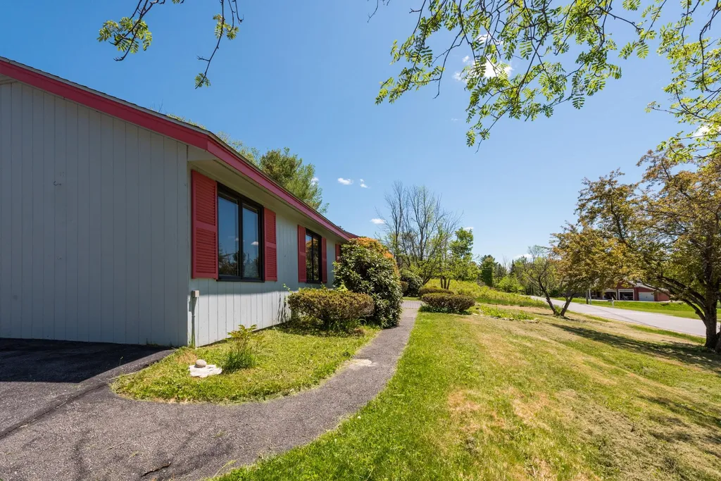 35 Hayes Road New London NH 03257