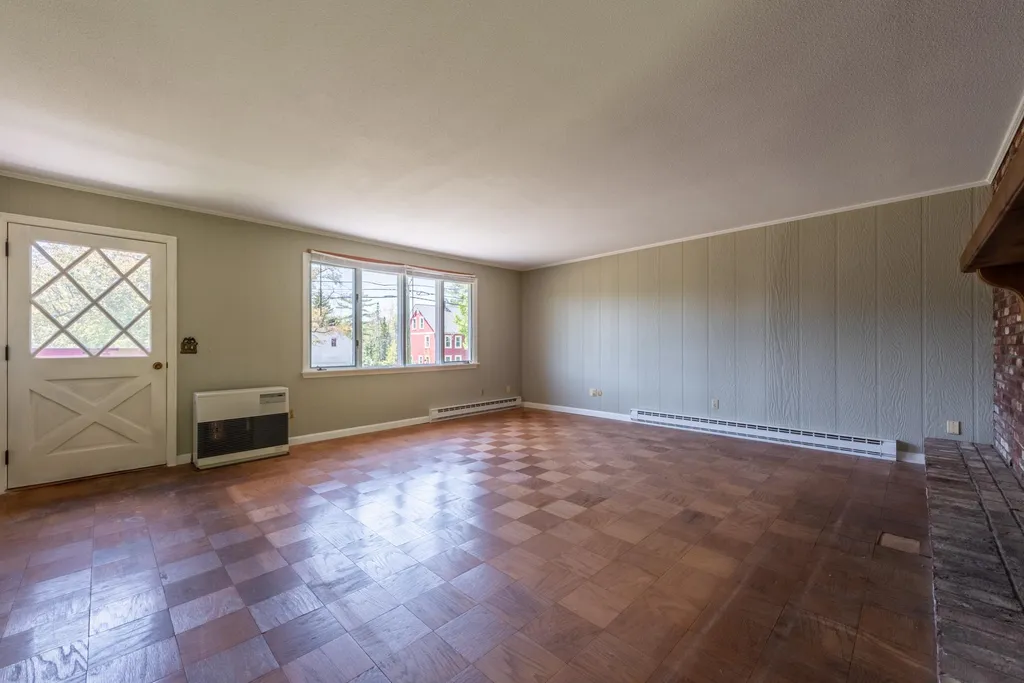 35 Hayes Road New London NH 03257