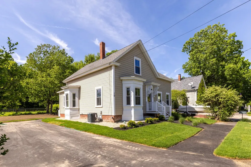 10 Samuel Hanson Avenue Dover NH 03820