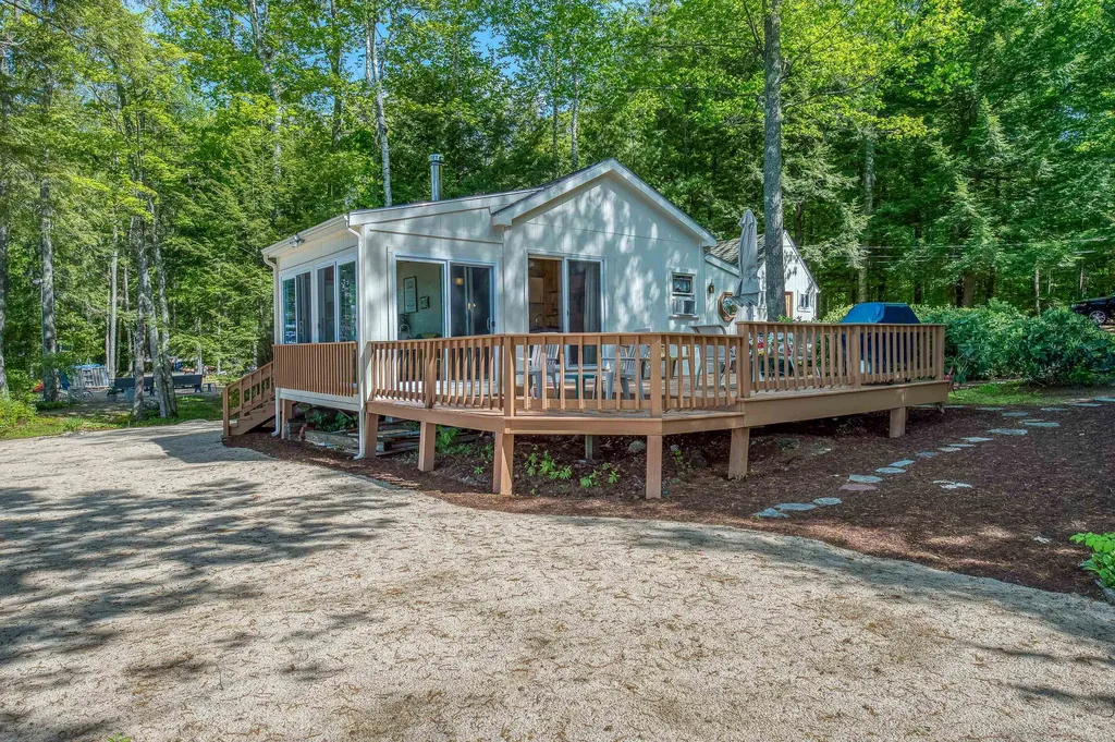 92 Churchill Road Wolfeboro NH 03894