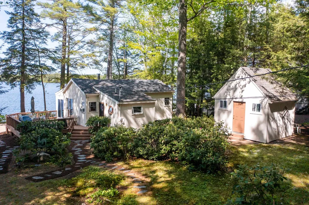 92 Churchill Road Wolfeboro NH 03894