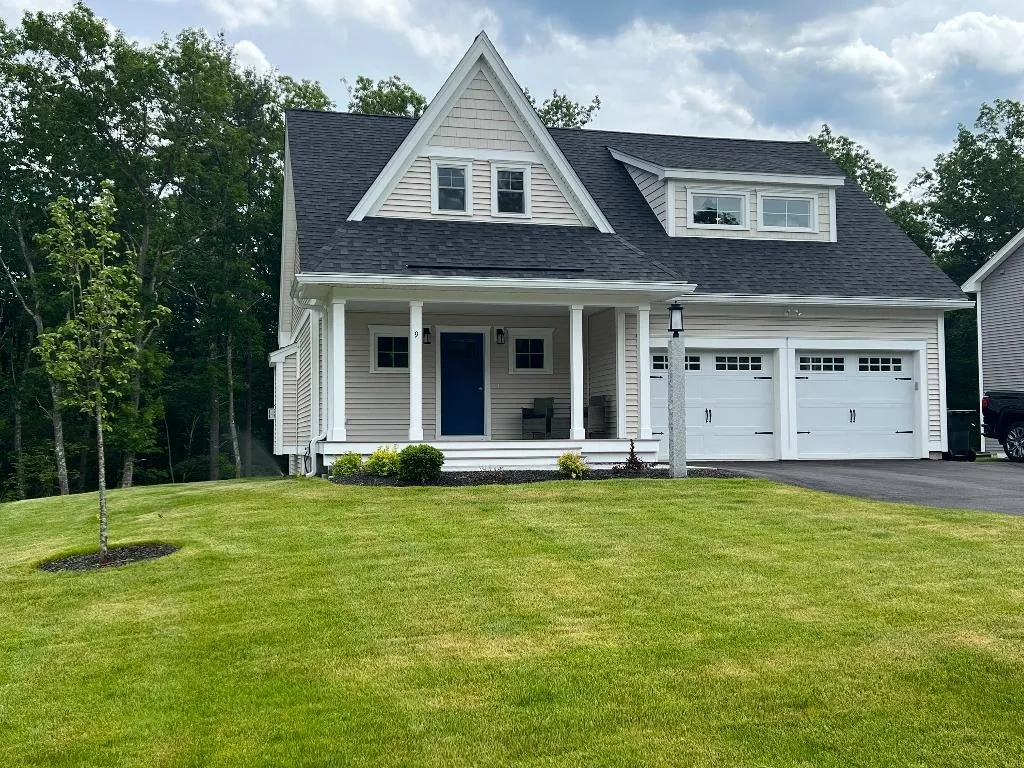 9 Clover Lane Londonderry NH 03053