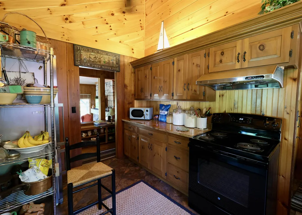 60 Pleasant Street Wolfeboro NH 03894