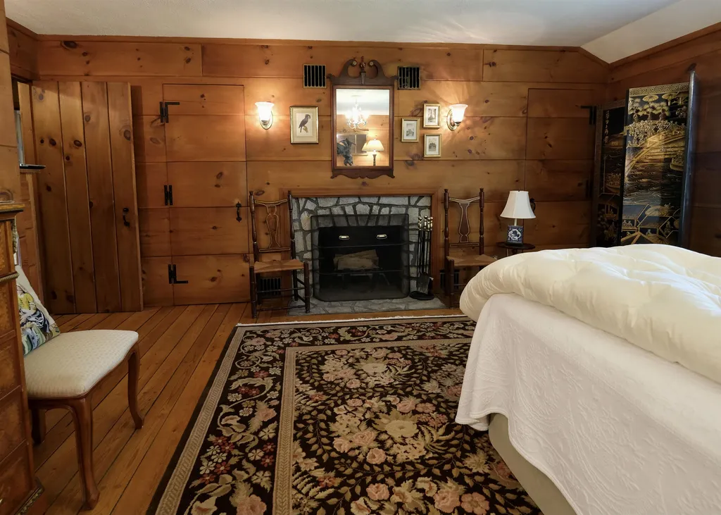 60 Pleasant Street Wolfeboro NH 03894