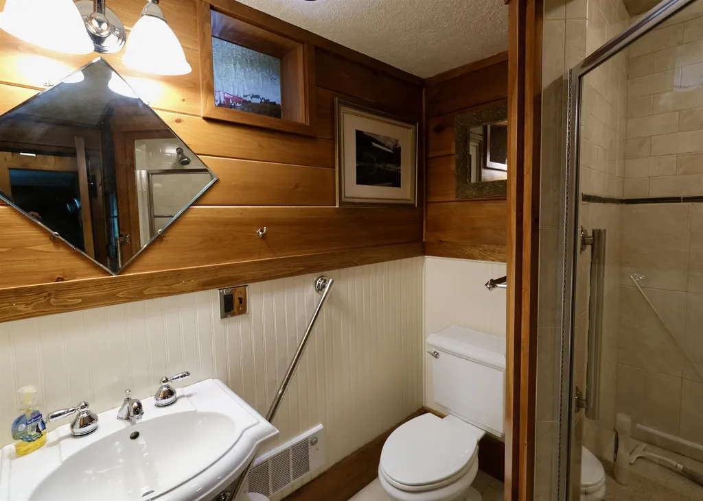 60 Pleasant Street Wolfeboro NH 03894