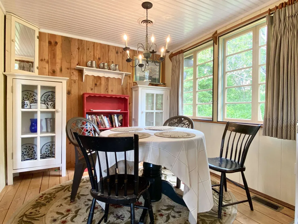 60 Pleasant Street Wolfeboro NH 03894