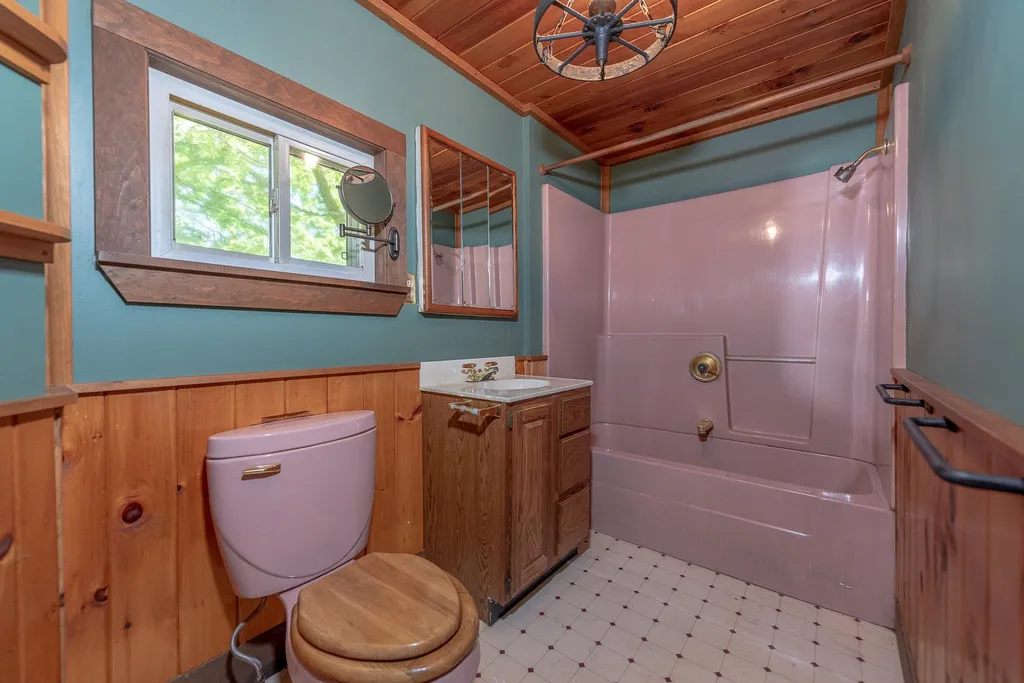 634 Old Bristol Road New Hampton NH 03256