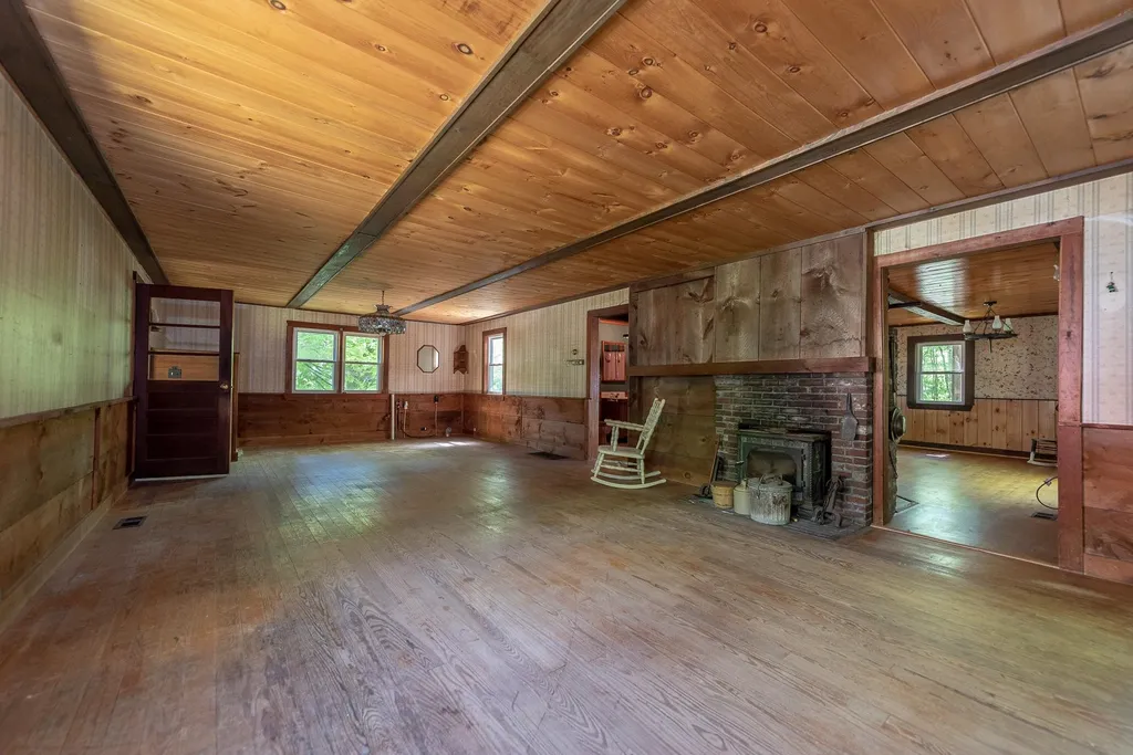 634 Old Bristol Road New Hampton NH 03256