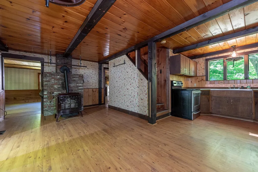 634 Old Bristol Road New Hampton NH 03256