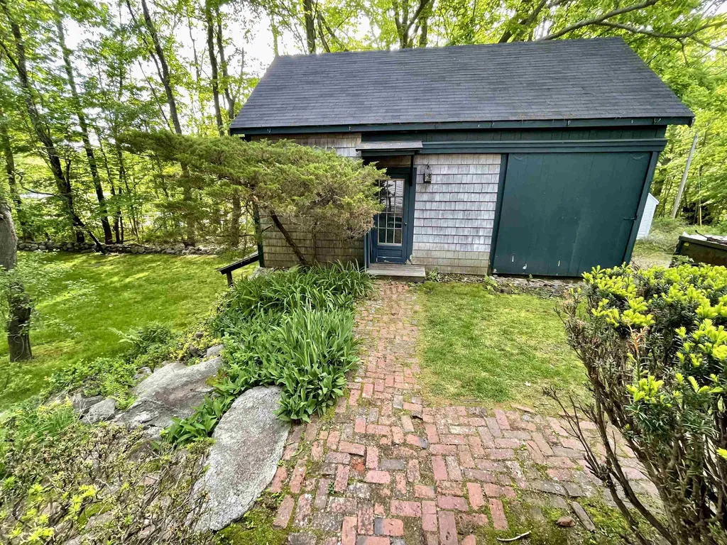 2 Hickory Lane Kensington NH 03833