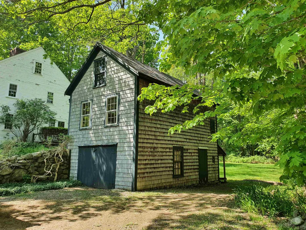2 Hickory Lane Kensington NH 03833
