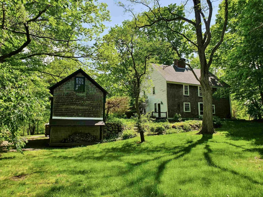 2 Hickory Lane Kensington NH 03833