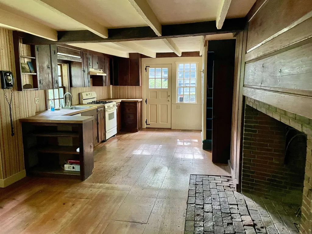 2 Hickory Lane Kensington NH 03833