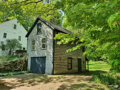 2 Hickory Lane Kensington NH 03833