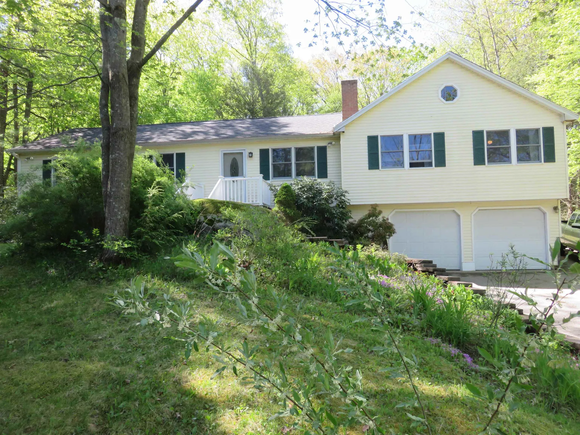 19 Mayflower Drive Londonderry NH 03053