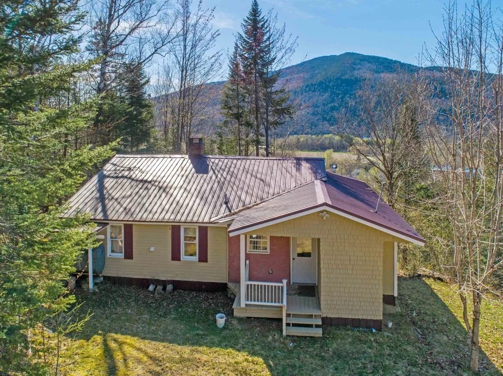 142 South Main Street Colebrook NH 03576