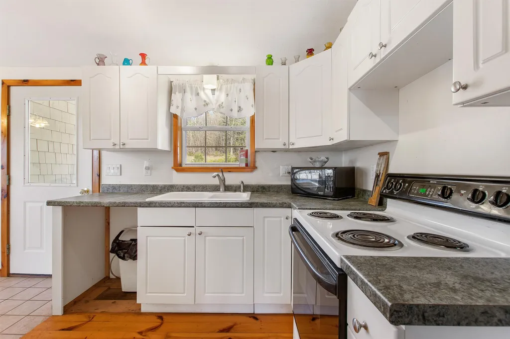 142 South Main Street Colebrook NH 03576