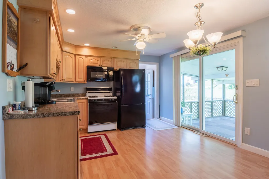 7 Pelham Street Nashua NH 03063