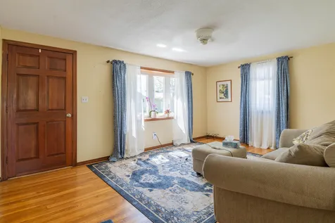 7 Pelham Street Nashua NH 03063