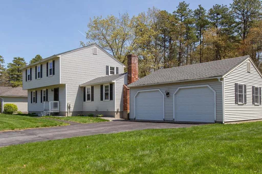 8 Broken Ground Drive Concord NH 03301