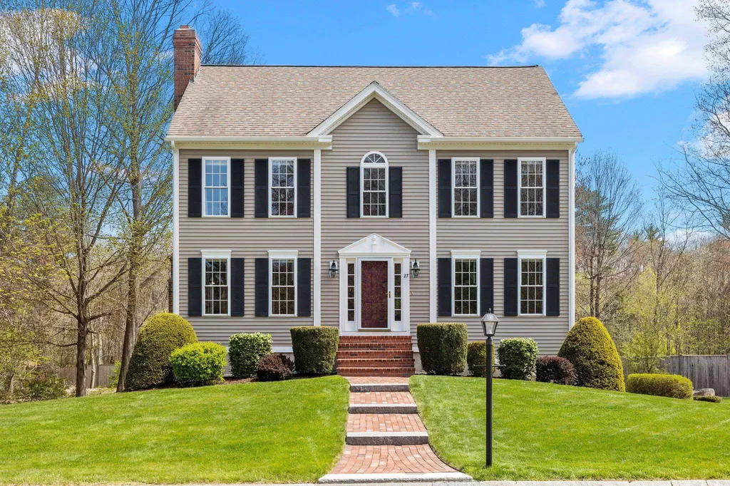 27 Quaker Lane Seabrook NH 03874