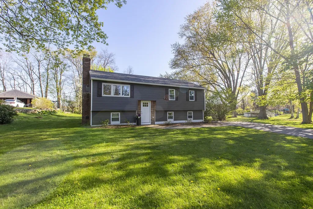 4 Crestview Terrace Stratham NH 03885