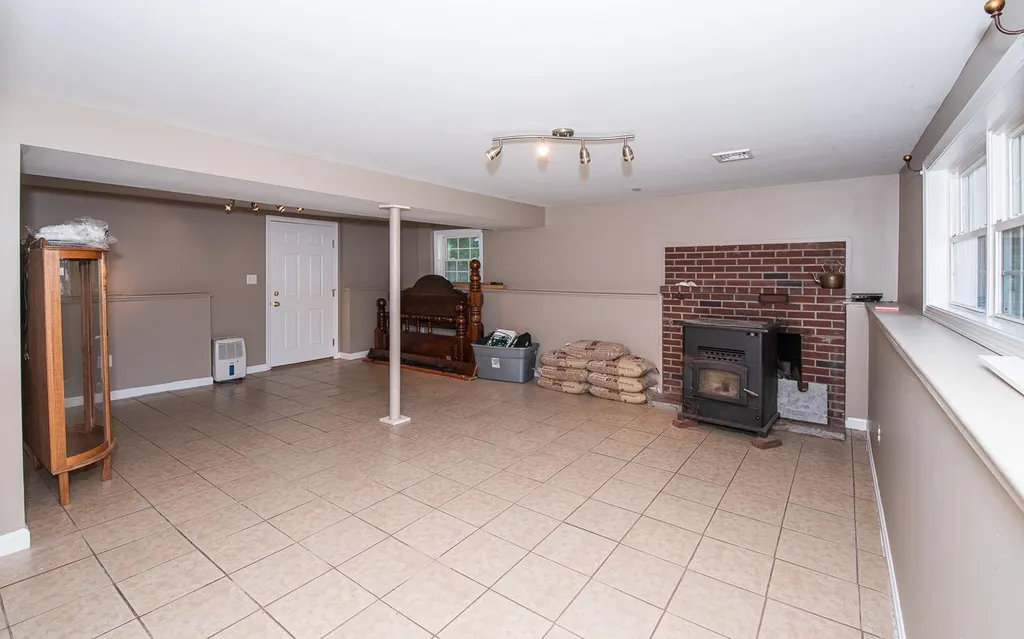 6 Meisner Road Salem NH 03079