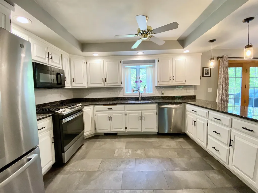 6 Thornton Lane Lee NH 03861