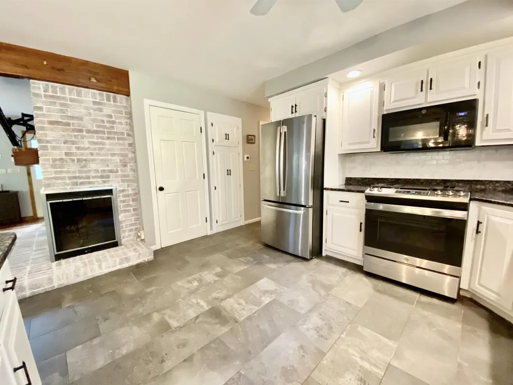 6 Thornton Lane Lee NH 03861