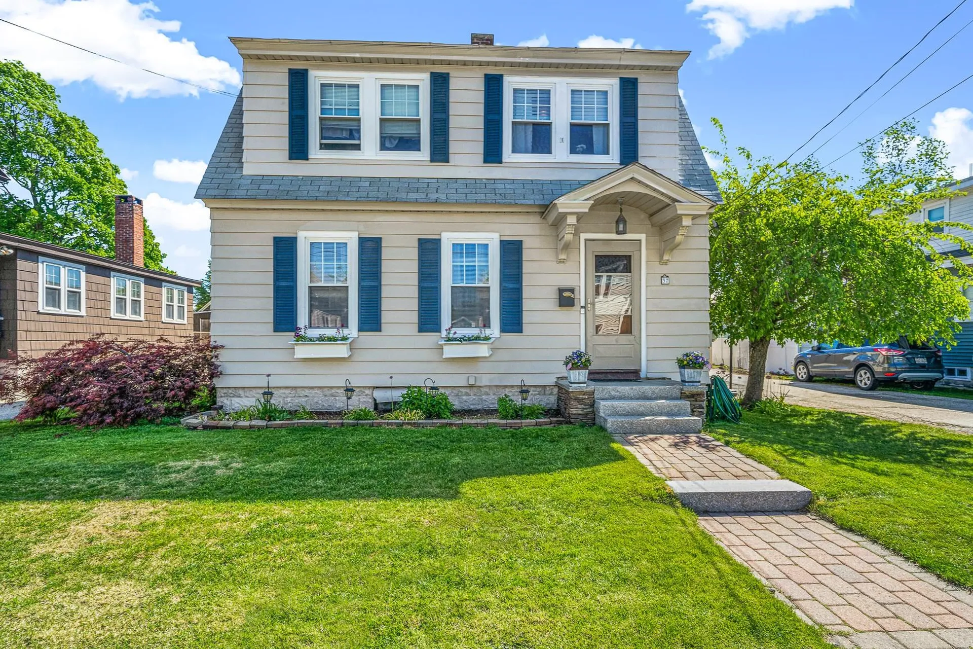 37 Russell Street Nashua NH 03060