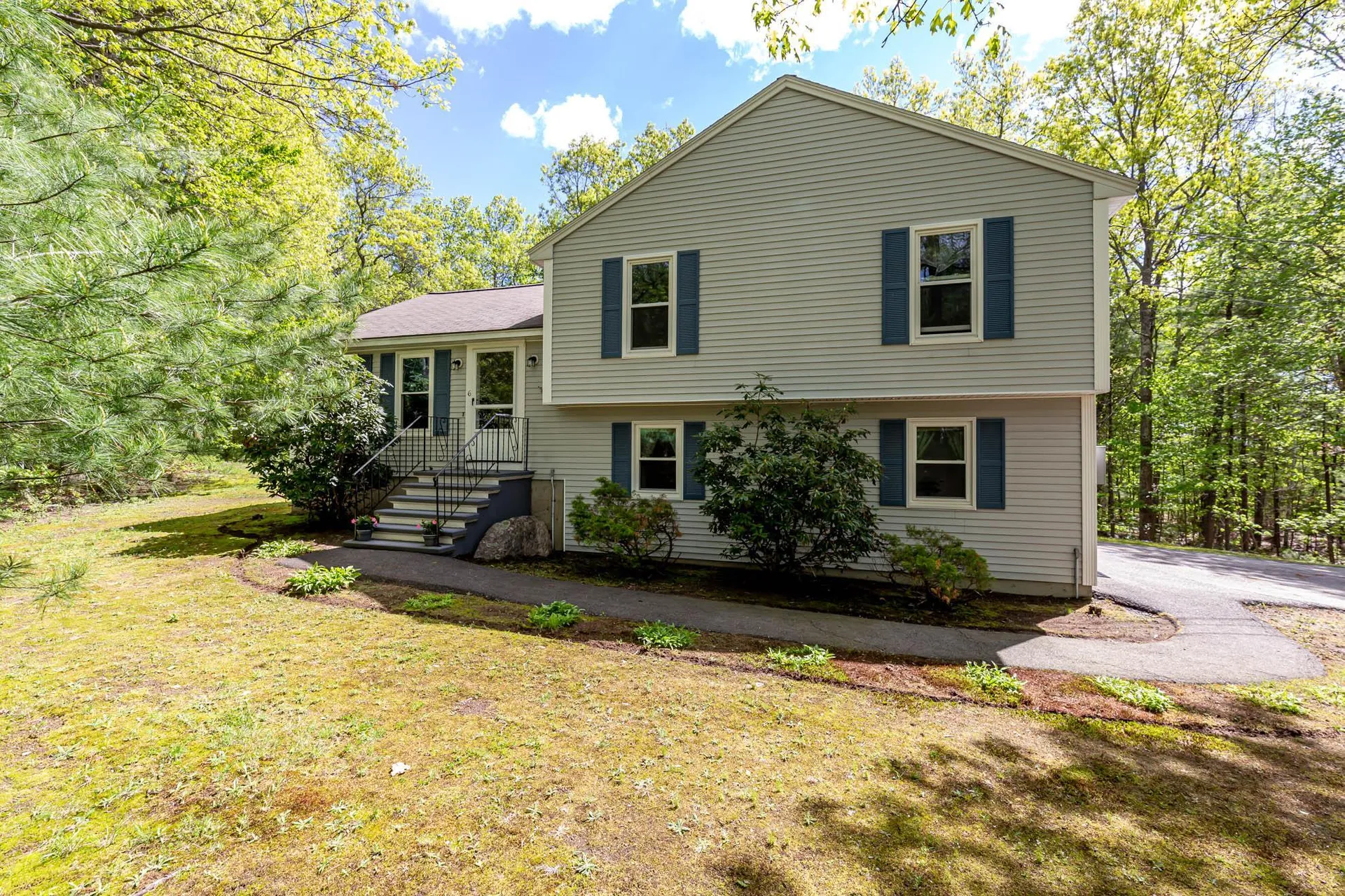 6 Maureen Lane Hudson NH 03051