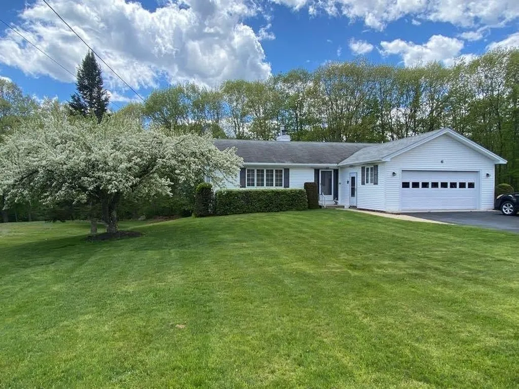 6 Cricket Hill Road Wolfeboro NH 03894