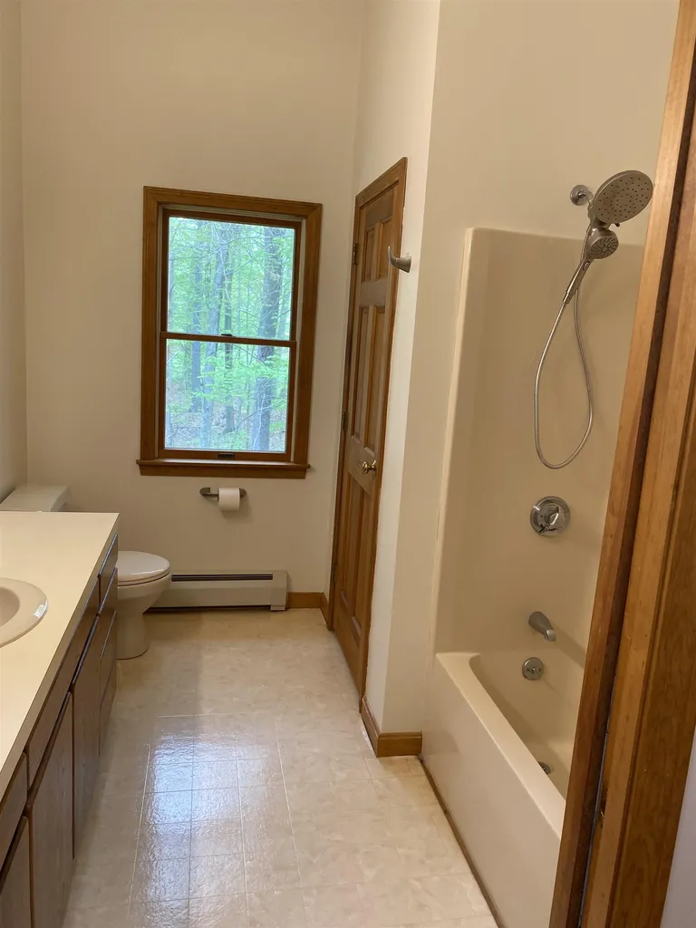 17 Mcintosh Way Greenland NH 03840
