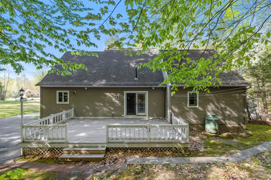 7 Frye Circle Wolfeboro NH 03894