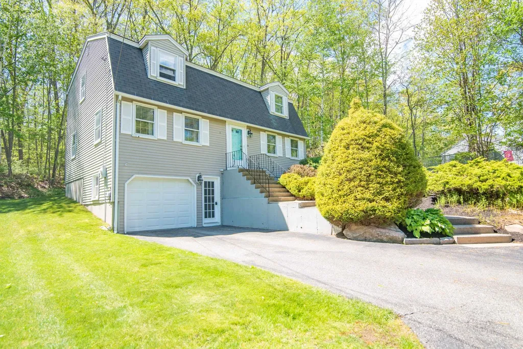 28 Joanne Drive Hooksett NH 03106