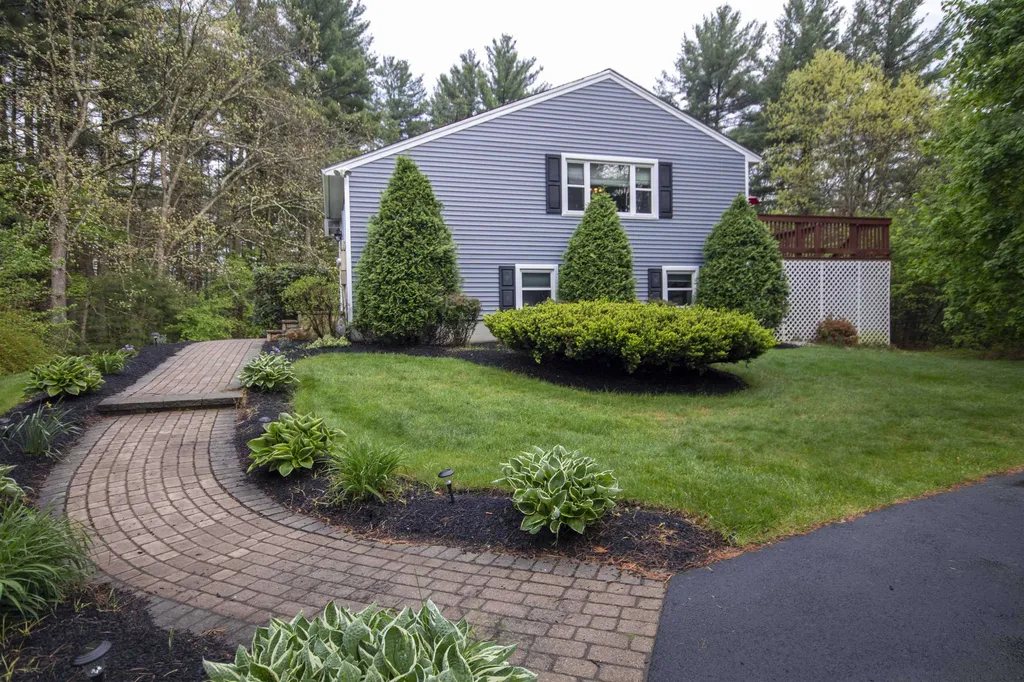 41 Charleston Avenue Londonderry NH 03053