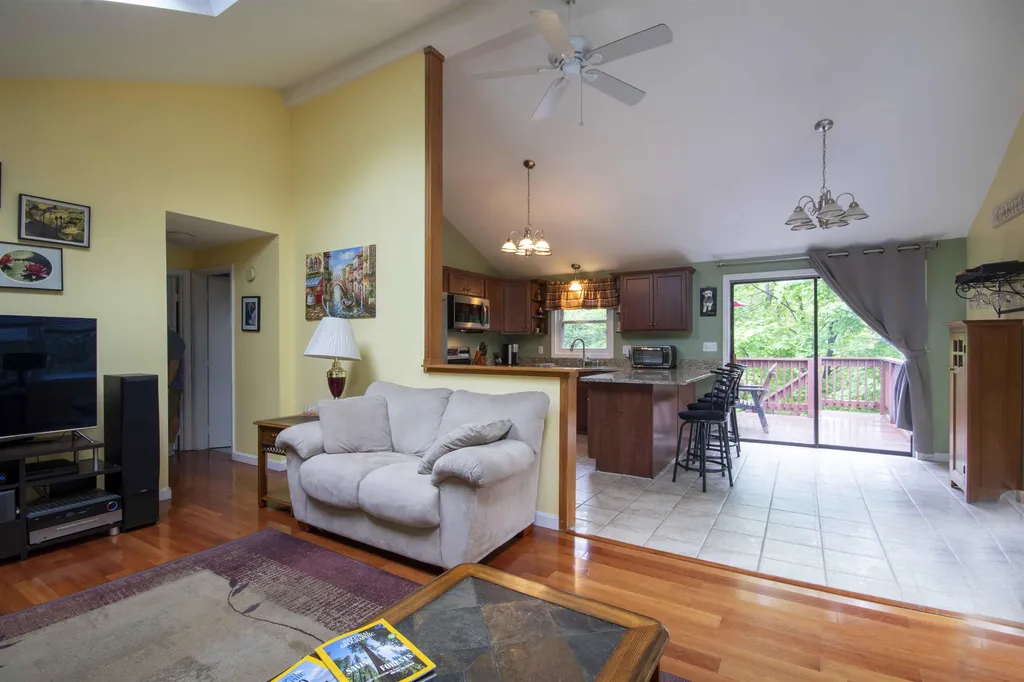 41 Charleston Avenue Londonderry NH 03053